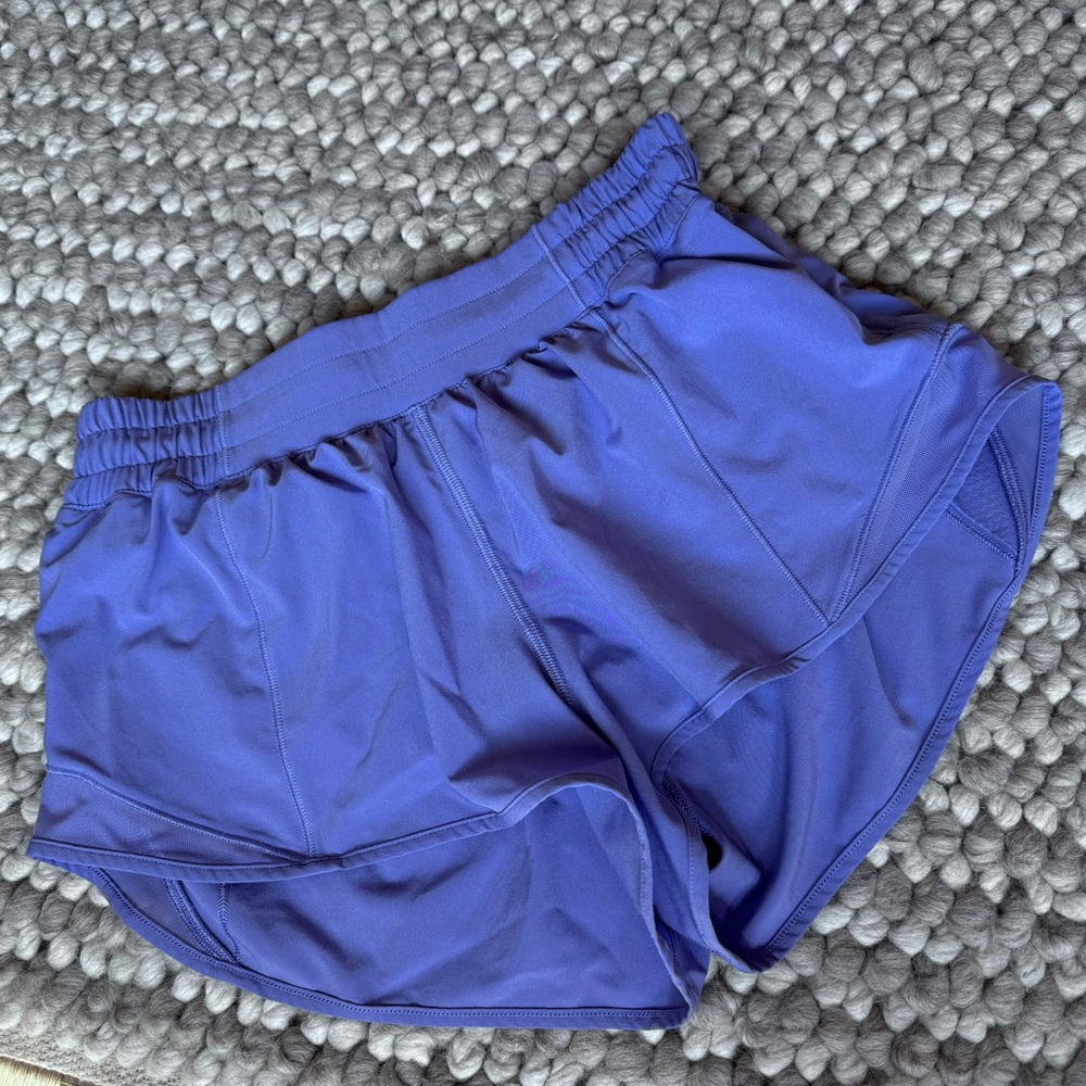 Lululemon HOTTY Hot lined short. Low rise. Size 6- lavender worn once